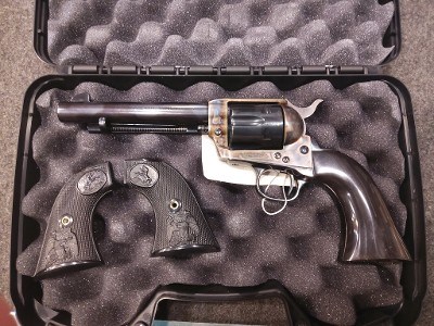 COLT SINGLE ACTION ARMY (SAA) .45 LC