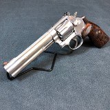 SMITH & WESSON 686-6 PLUS DELUXE .357 MAG - 1 of 3