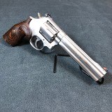 SMITH & WESSON 686-6 PLUS DELUXE .357 MAG - 2 of 3