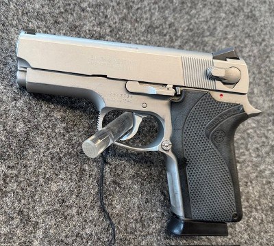 SMITH & WESSON 4516-1 .45 ACP