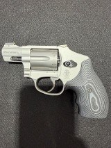 SMITH & WESSON 632 UC .32 H&R MAG - 2 of 3