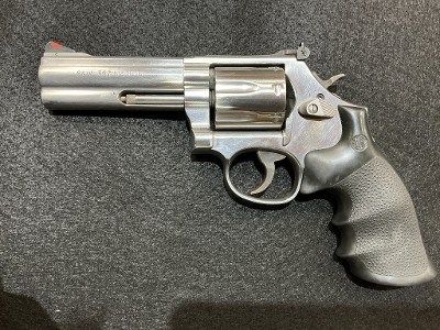 SMITH & WESSON 686-6 .357 MAG