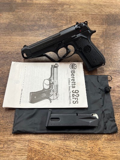 BERETTA 92FS 9MM LUGER (9x19 PARA)