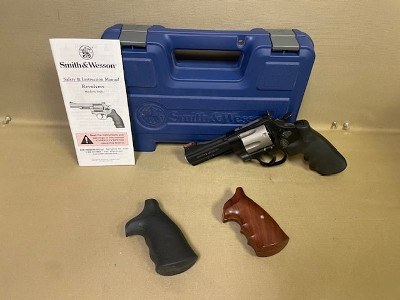 SMITH & WESSON 629 PD .44 MAGNUM