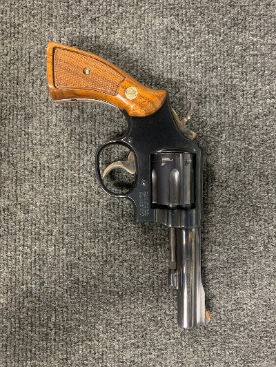 SMITH & WESSON 18-4 .22 CAL