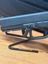 GLOCK G22GEN 4 .40 S&W - 2 of 3