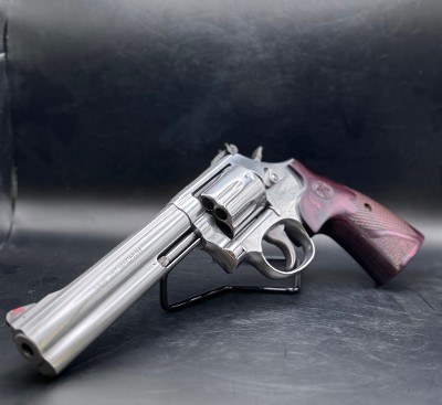 SMITH & WESSON 686 DELUXE .357 MAG