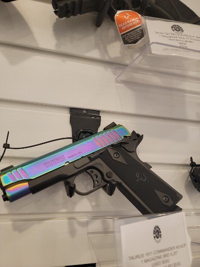 TAURUS 1911 COMMANDER