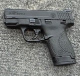 SMITH & WESSON M&P 40 SHIELD .40 S&W - 2 of 3