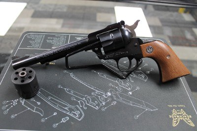 RUGER NEW MODEL SINGLE-SIX .22 LR/.22 WMR