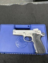 SMITH & WESSON 5906 9MM LUGER (9x19 PARA)