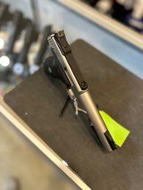 SMITH & WESSON SW22 VICTORY .22 LR - Image 3 of 3