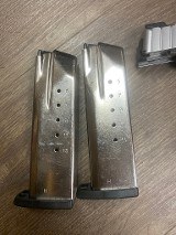 SMITH & WESSON SD40 VE .40 S&W - 2 of 3