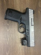 SMITH & WESSON SD40 VE .40 S&W - 1 of 3