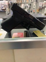 GLOCK G19 V 9MM LUGER (9x19 PARA) - 1 of 3