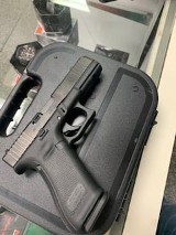 GLOCK G17 V 9MM LUGER (9x19 PARA) - 2 of 3