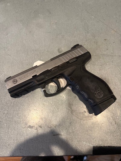 TAURUS pt 24/7 pro .40 S&W