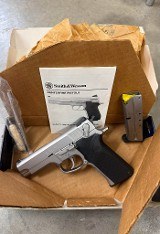 SMITH & WESSON 4006 .40 CALIBER