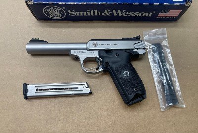 SMITH & WESSON SW22 VICTORY .22 CAL