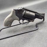 SMITH & WESSON BODYGUARD 38 .38 SPL - 1 of 3