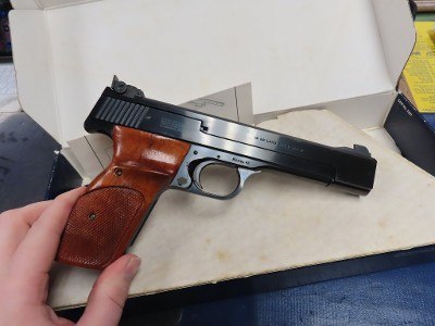 SMITH & WESSON MODEL 41 .22 LR