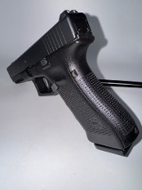 GLOCK G22 GEN 4 .40 S&W - 2 of 3