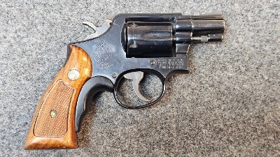 SMITH & WESSON MODEL 10-5, IN38 SPL HAS A 2 INCH BARREL .38 SPL