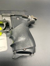 DAEWOO DH 40 .40 S&W - 2 of 3