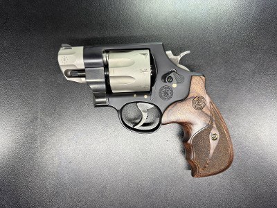 SMITH & WESSON 327 PERFORMANCE .357 MAG