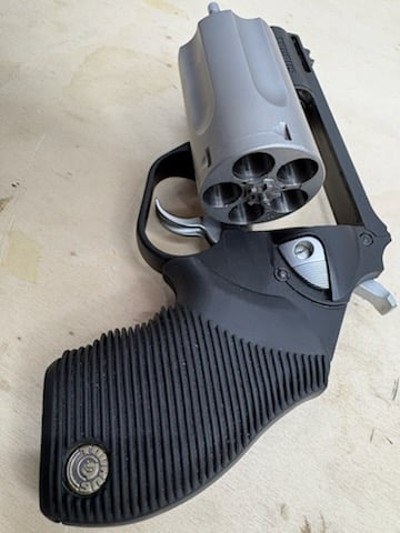 TAURUS JUDGE PUBLIC DEFENDER POLY .45lc / .410 - Image 3 of 3