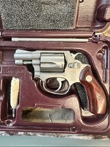 SMITH & WESSON 60-3 .38 SPL - 2 of 3