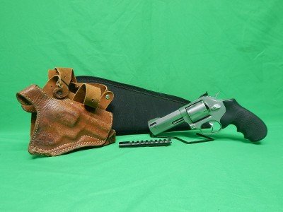 TAURUS TRACKER .44 MAGNUM