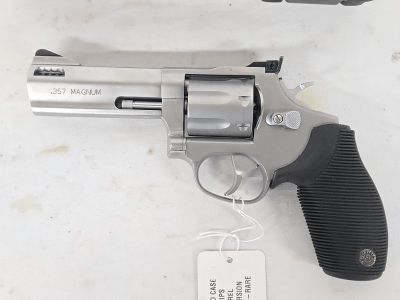 TAURUS M627 Stainless w/Hard Case .357 MAG - Image 2 of 3