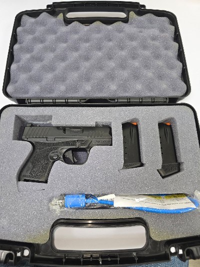 KIMBER R7 MAKO (OI) BUNDLE (BLK) 9MM LUGER (9x19 PARA) - Image 1 of 3