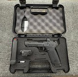 SMITH & WESSON M&P22 MAGNUM .22 WMR - 1 of 3