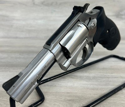 SMITH & WESSON 60-15 .357 MAG