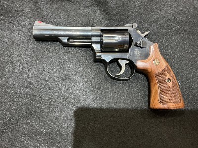SMITH & WESSON MODEL 19 .357 MAG - Image 1 of 3