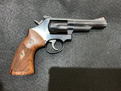 SMITH & WESSON MODEL 19 .357 MAG - Image 2 of 3