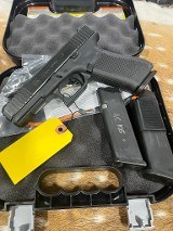 GLOCK G22 GEN 5 .40 S&W - 1 of 3