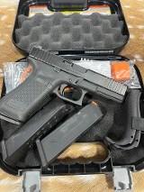 GLOCK G22 GEN 5 .40 S&W - 1 of 3