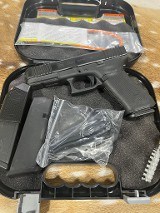 GLOCK G22 GEN 5 .40 S&W - 1 of 3
