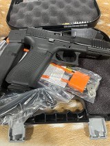 GLOCK G22 GEN 5 .40 S&W - 1 of 3
