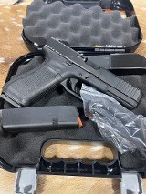 GLOCK G22 GEN 5 .40 S&W - 1 of 3