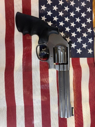 SMITH & WESSON 617-6 .22 LR - Image 1 of 2