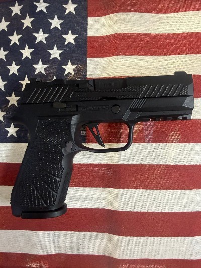 SIG SAUER P320 CUSTOM 9MM LUGER (9x19 PARA) - Image 1 of 1