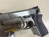 SMITH & WESSON 4006 .40 S&W - 2 of 3