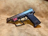 HECKLER & KOCH USP V1 Elite .45 ACP - 2 of 3