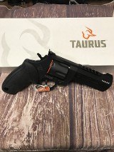 TAURUS raging hunter .44 MAGNUM - 1 of 3