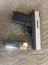 SMITH & WESSON SD40VE 40 Smith & Wesson - Image 2 of 2