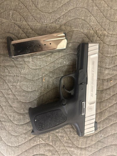 SMITH & WESSON SD40VE 40 Smith & Wesson - Image 1 of 2